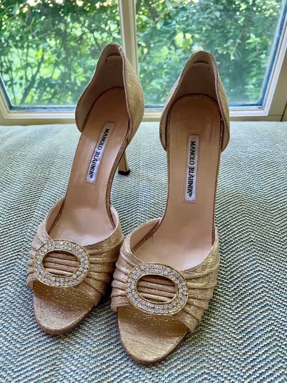MANOLO BLAHNIK Sedaraby D'Orsay Peep Toe Pumps